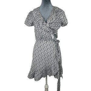 Aakaa Womens Small White & Black Floral Wrap Dress With Short Sleeves & Ruffle H